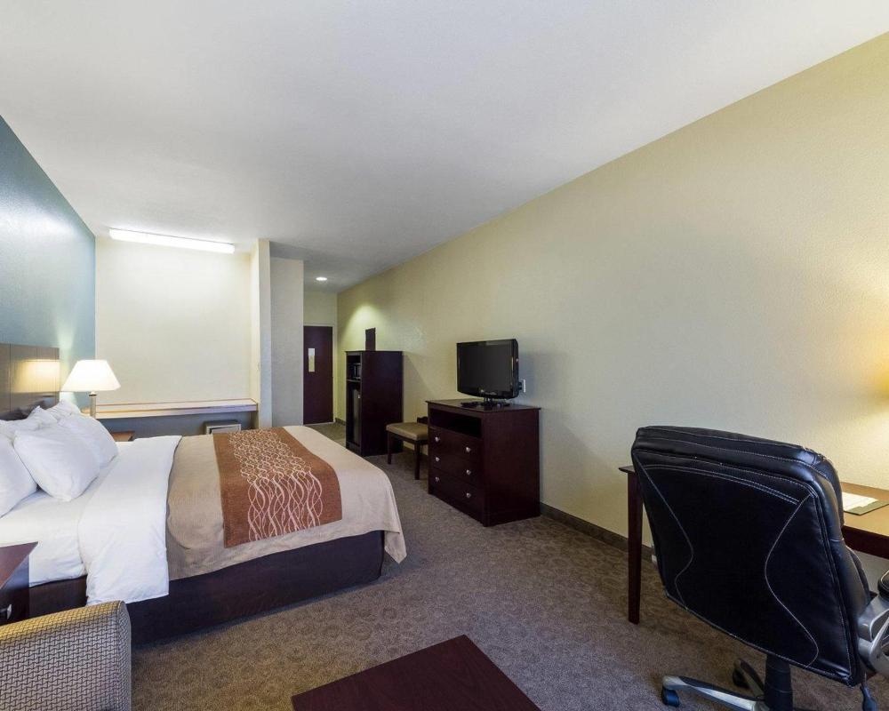 King Room - Non-Smoking interior