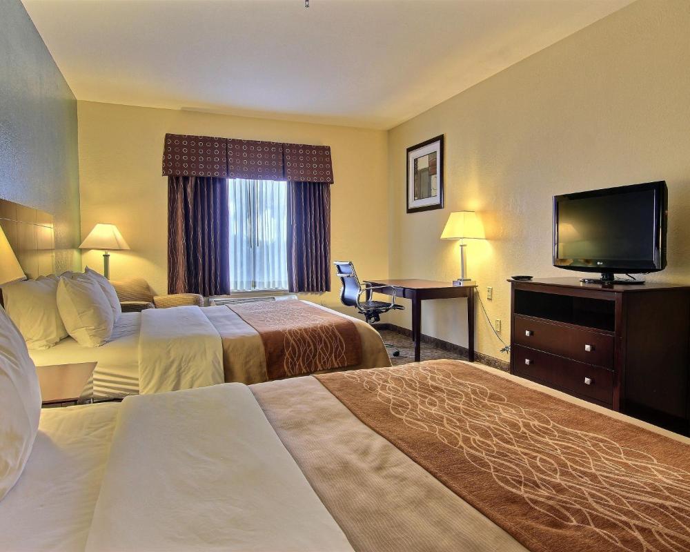 Queen Room with Two Queen Beds - Non-Smoking interior